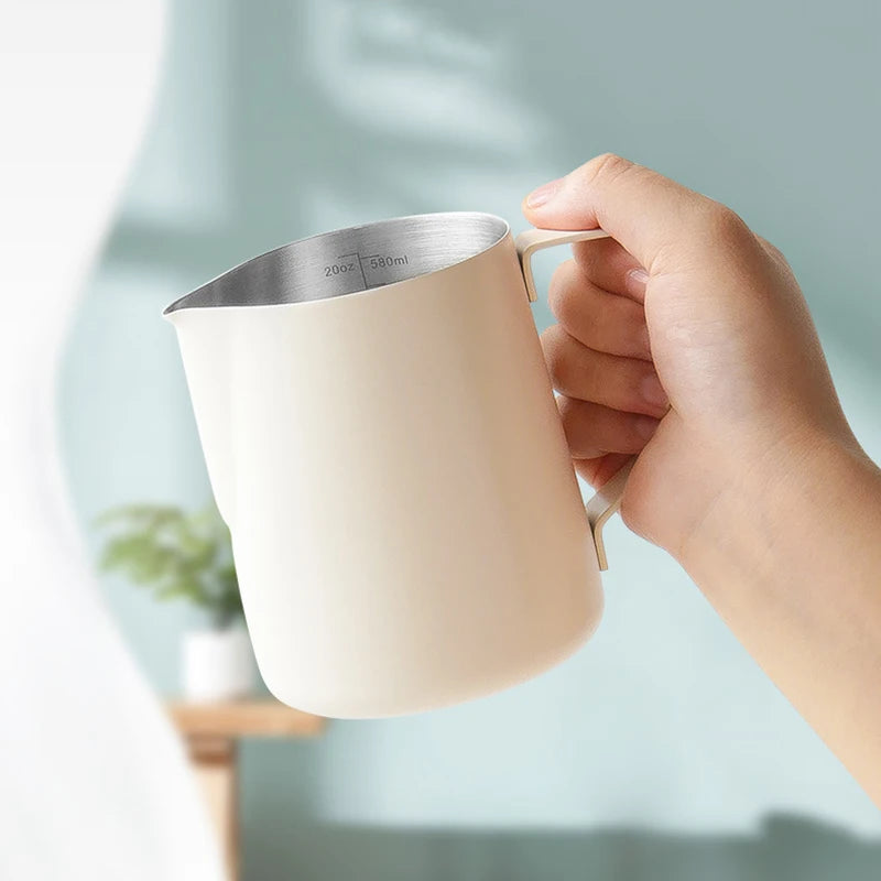 Tasse mousse à lait métallique